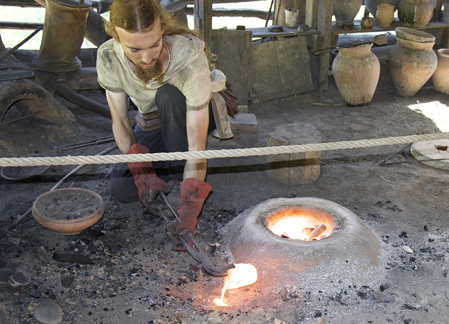 Le travail du bronze au Village Gaulois